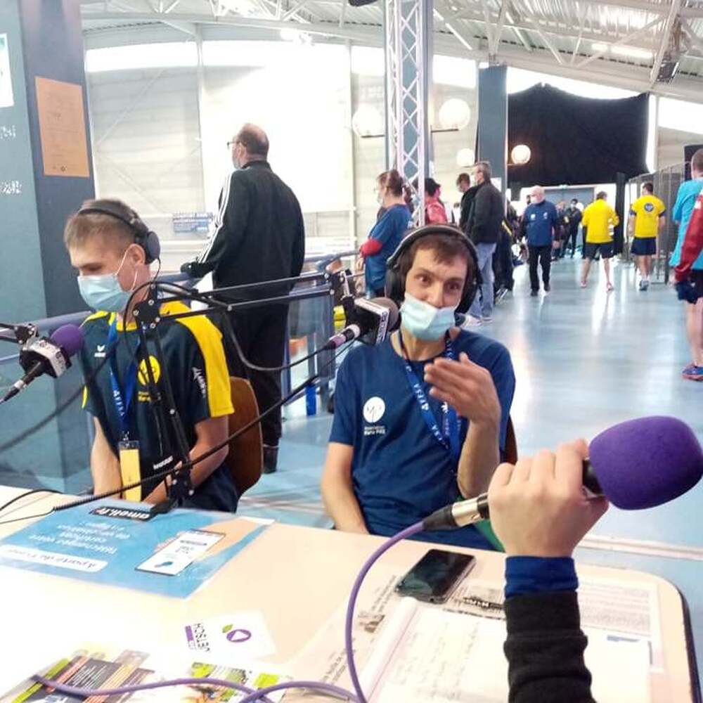 Championnat de France de Badminton Adapté - Adeline, Sabine Drexler, Gilles Fremiot, Eglantine et Jean-Mehdi episode artwork
