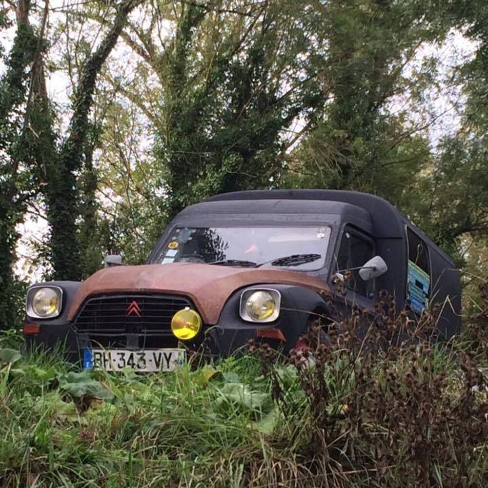 4 Micros Sous 1 Parapluie -  Épisode 2/12 - L'Acadam, La 2CV Fr3 mais rouge et l'AK400 de Damien... episode artwork